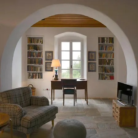 The Patrick & Joan Leigh Fermor House 卡德哈米利